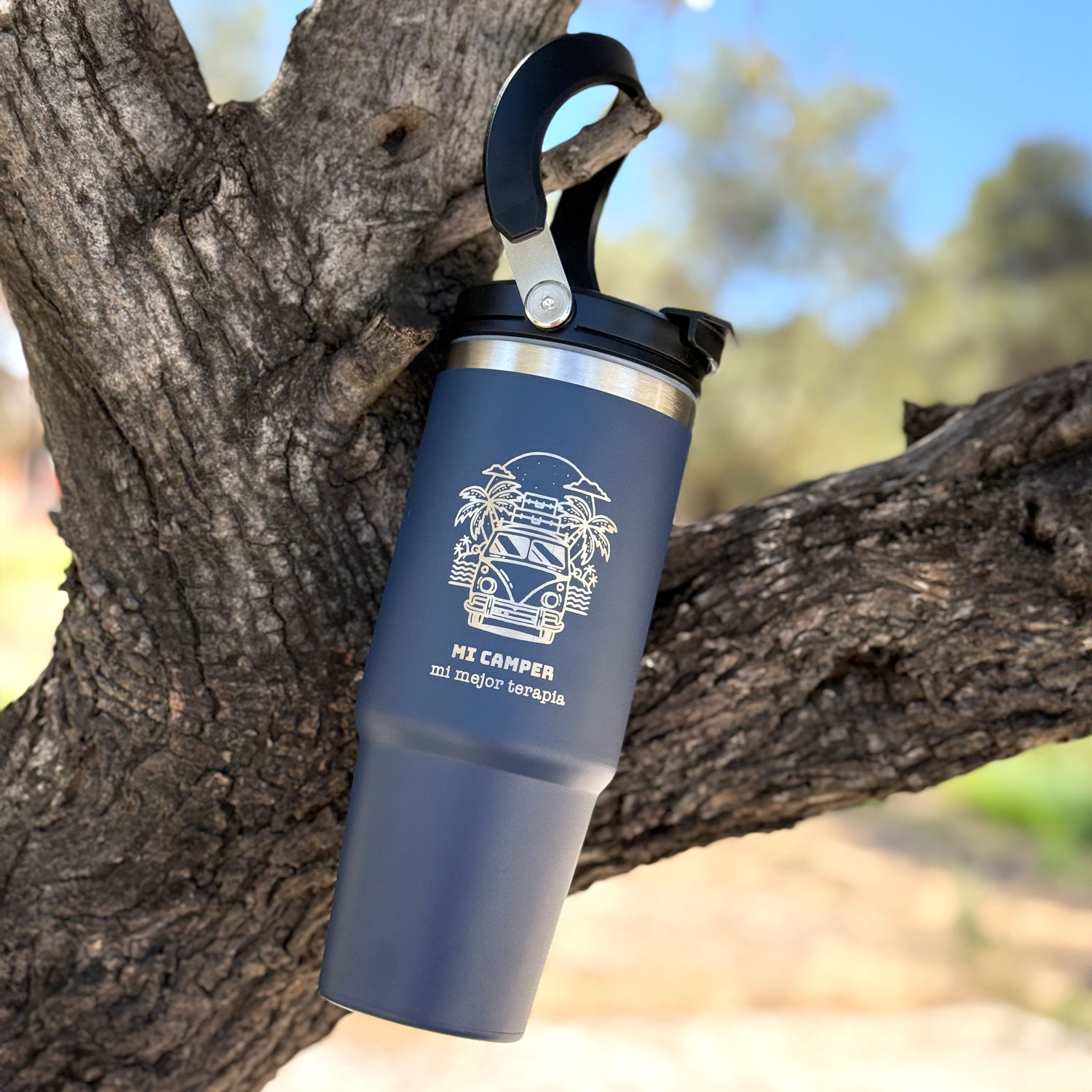 Vaso de acero inoxidable para camper Ruta Libre 850 ml con tapa antifugas y diseño sostenible.