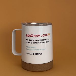 Vista trasera de la taza térmica Camper Love blanca de acero inoxidable con acabado brillo