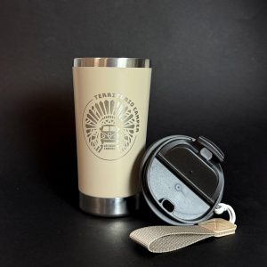 vaso-beig-termico-detalle-tapon-lavidacamper