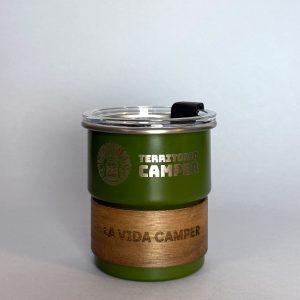 Vaso de café Mar de Plata verde con acabado efecto madera, estilo camper